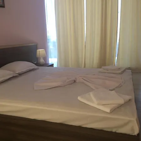 Апартаменты Goldenseaview 2 *