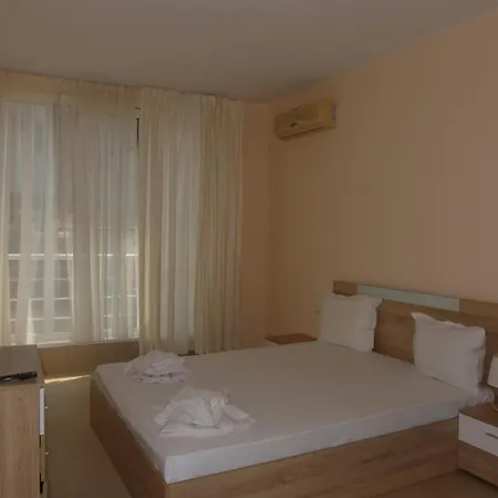 Апартамент Goldenseaview 2 Поморие
