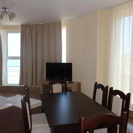 Апартамент Goldenseaview 2