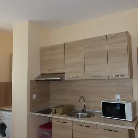 Апартамент Goldenseaview 2 *