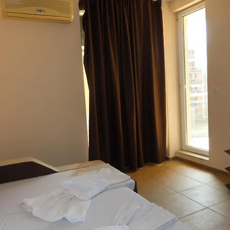 Апартамент Goldenseaview 2 *